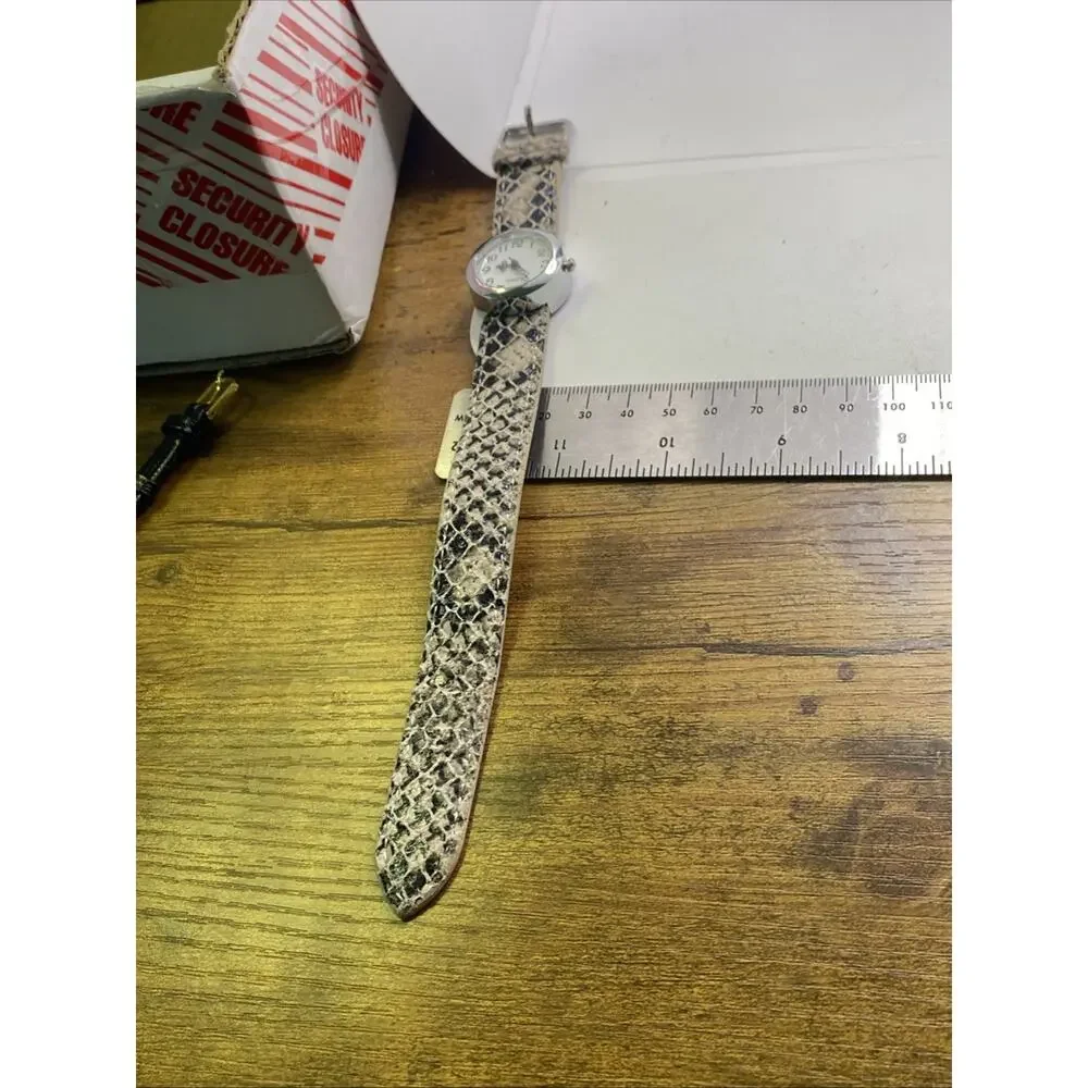 Womens Vintage Rattlesnake Skin Style Watch New Battery
